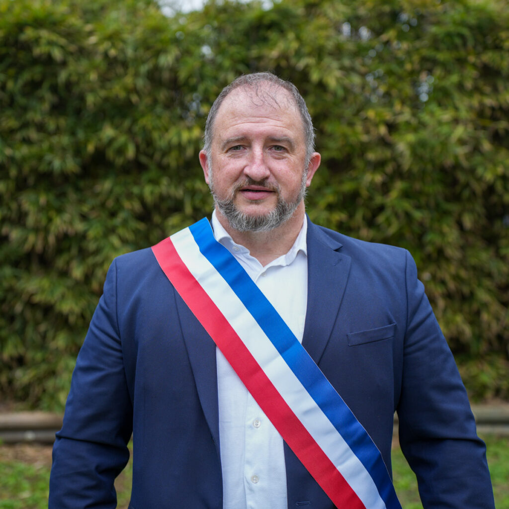 Le nouveau maire et son conseil municipal